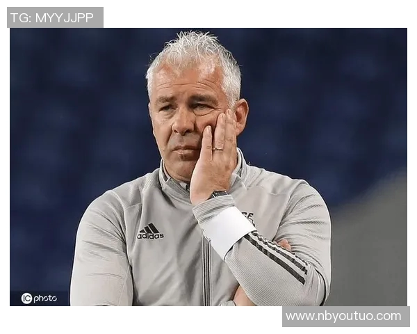 2016年离世的足球传奇人物回顾与影响分析