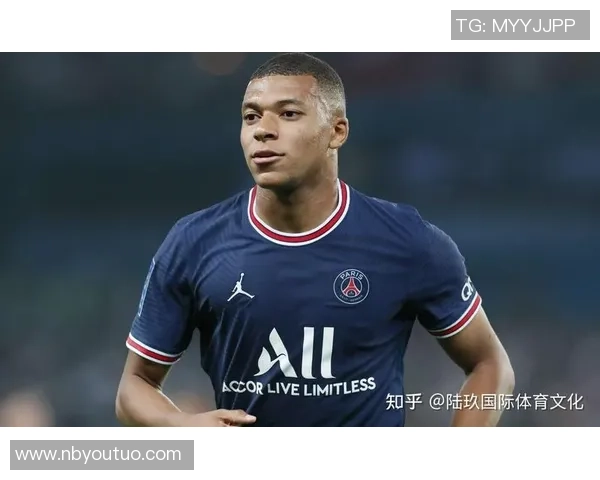 足球明星的成长之路与成就探索全景介绍